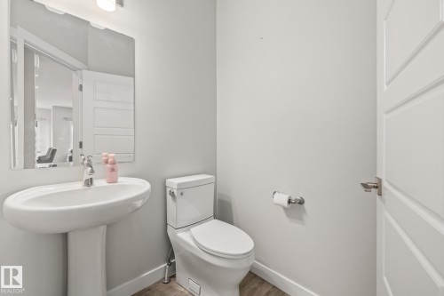 2024 160 Street Sw, Edmonton, AB - Indoor Photo Showing Bathroom