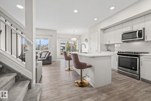 2024 160 Street Sw, Edmonton, AB - Indoor Photo Showing Kitchen With Upgraded Kitchen