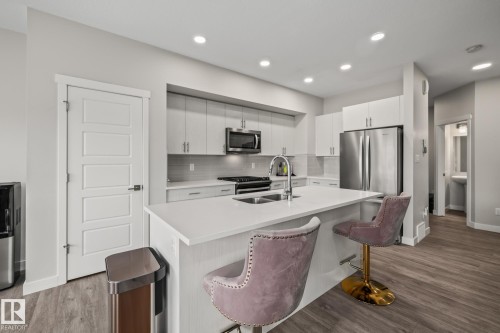 2024 160 Street Sw, Edmonton, AB - Indoor Photo Showing Kitchen With Stainless Steel Kitchen With Double Sink With Upgraded Kitchen