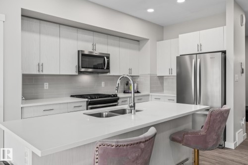 2024 160 Street Sw, Edmonton, AB - Indoor Photo Showing Kitchen With Stainless Steel Kitchen With Double Sink With Upgraded Kitchen