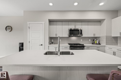 2024 160 Street Sw, Edmonton, AB - Indoor Photo Showing Kitchen With Double Sink With Upgraded Kitchen