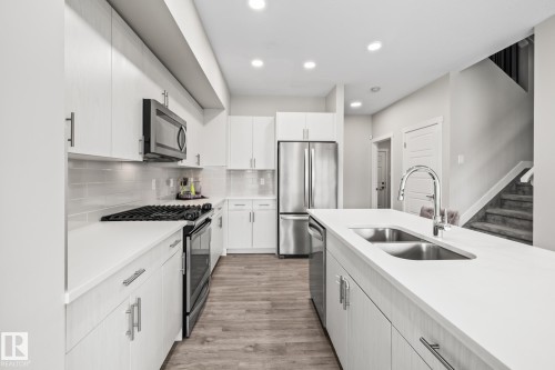 2024 160 Street Sw, Edmonton, AB - Indoor Photo Showing Kitchen With Stainless Steel Kitchen With Double Sink With Upgraded Kitchen