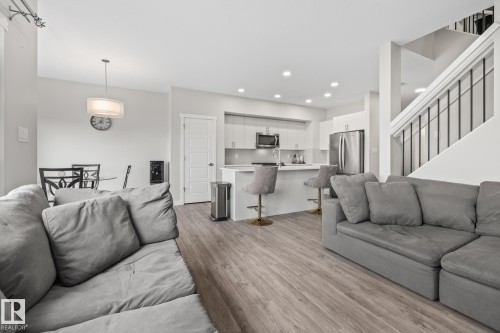 2024 160 Street Sw, Edmonton, AB - Indoor Photo Showing Living Room