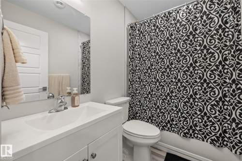 2024 160 Street Sw, Edmonton, AB - Indoor Photo Showing Bathroom
