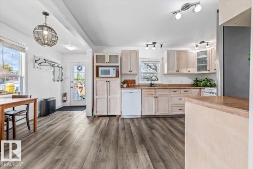 4813 53 Avenue, Stony Plain, AB - Indoor Photo Showing Kitchen