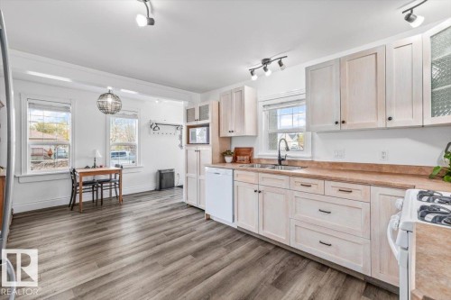 4813 53 Avenue, Stony Plain, AB - Indoor Photo Showing Kitchen With Double Sink