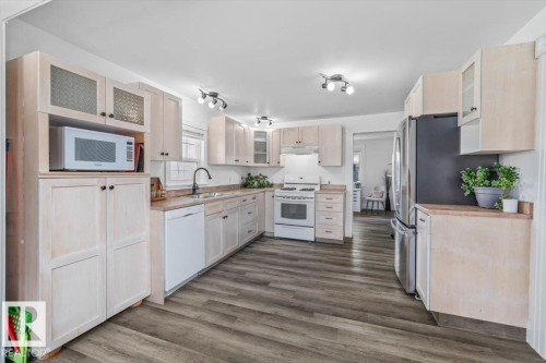 4813 53 Avenue, Stony Plain, AB - Indoor Photo Showing Kitchen