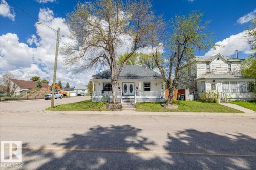 4813 53 Avenue, Stony Plain, AB - Outdoor With Facade