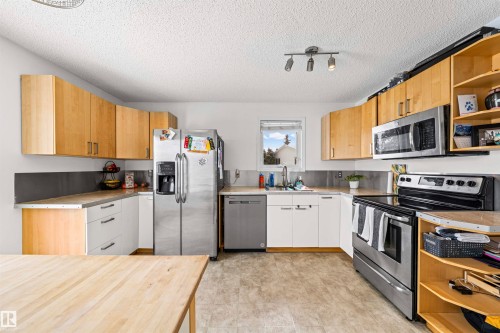 115 Warwick Road, Edmonton, AB - Indoor Photo Showing Kitchen