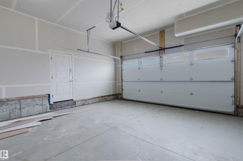 226 Edgemont Green, Edmonton, AB - Indoor Photo Showing Garage