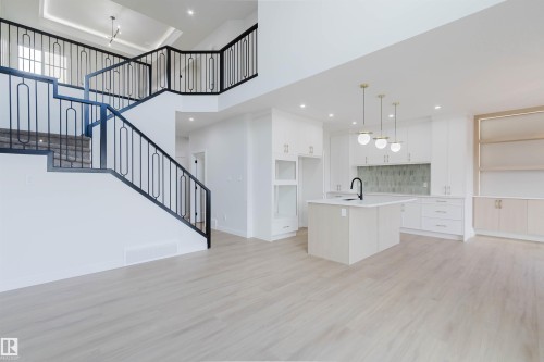 226 Edgemont Green, Edmonton, AB - Indoor Photo Showing Kitchen