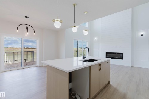 226 Edgemont Green, Edmonton, AB - Indoor Photo Showing Kitchen With Upgraded Kitchen