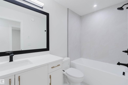 226 Edgemont Green, Edmonton, AB - Indoor Photo Showing Bathroom