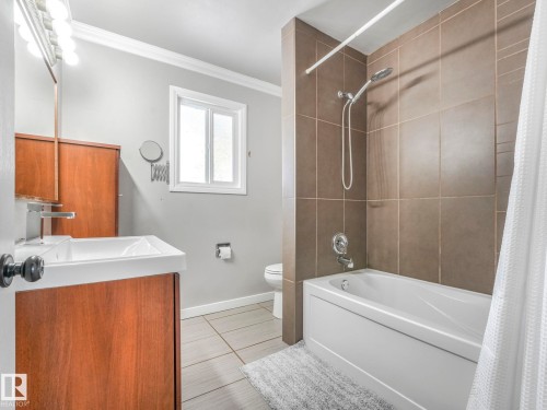 5406 46 Avenue, Wetaskiwin, AB - Indoor Photo Showing Bathroom