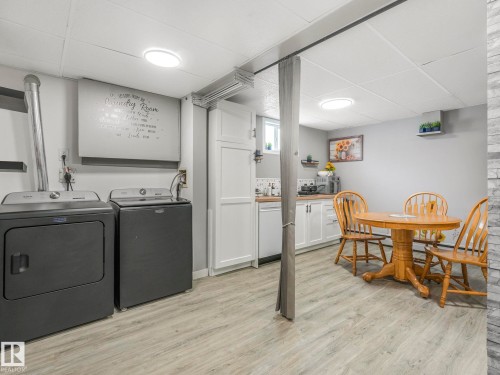 5406 46 Avenue, Wetaskiwin, AB - Indoor Photo Showing Laundry Room