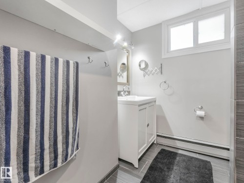 5406 46 Avenue, Wetaskiwin, AB - Indoor Photo Showing Bathroom