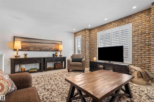 68 Greystone Crescent, Spruce Grove, AB - Indoor Photo Showing Living Room