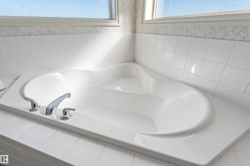 68 Greystone Crescent, Spruce Grove, AB - Indoor Photo Showing Bathroom