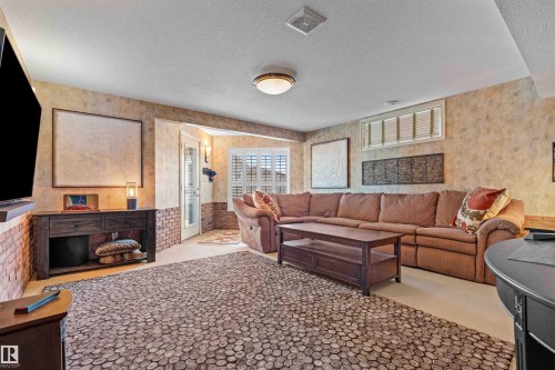 68 Greystone Crescent, Spruce Grove, AB - Indoor Photo Showing Living Room