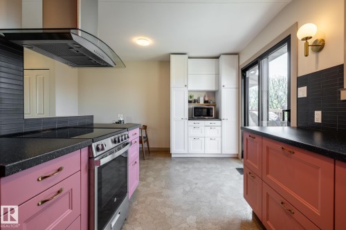 3615 43 Avenue, Edmonton, AB - Indoor Photo Showing Kitchen
