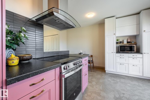 3615 43 Avenue, Edmonton, AB - Indoor Photo Showing Kitchen