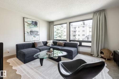 3615 43 Avenue, Edmonton, AB - Indoor Photo Showing Living Room