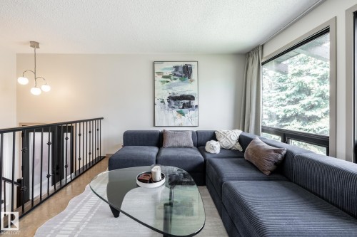 3615 43 Avenue, Edmonton, AB - Indoor Photo Showing Living Room