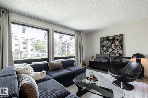 3615 43 Avenue, Edmonton, AB - Indoor Photo Showing Living Room