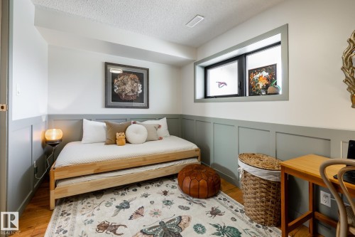 3615 43 Avenue, Edmonton, AB - Indoor Photo Showing Bedroom