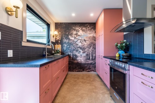 3615 43 Avenue, Edmonton, AB - Indoor Photo Showing Kitchen