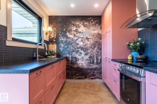 3615 43 Avenue, Edmonton, AB - Indoor Photo Showing Kitchen