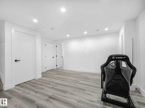 Image quality insufficient for description - 16307 19 Avenue, Edmonton, AB - Indoor Photo Showing Other Room