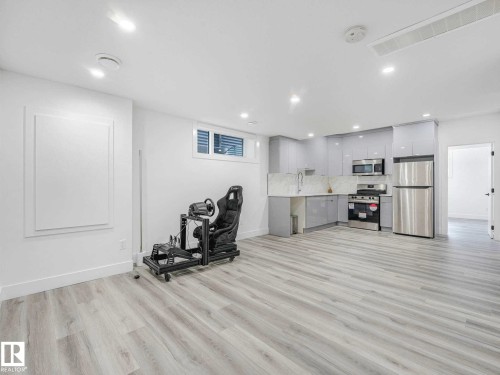 Image quality insufficient for description - 16307 19 Avenue, Edmonton, AB - Indoor