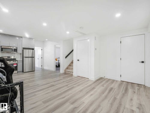 Image quality insufficient for description - 16307 19 Avenue, Edmonton, AB - Indoor Photo Showing Other Room