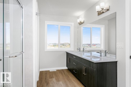6239 29 Avenue, Edmonton, AB - Indoor Photo Showing Bathroom