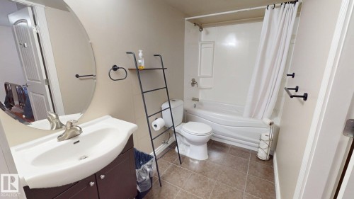 16408 49 Street Nw, Edmonton, AB - Indoor Photo Showing Bathroom