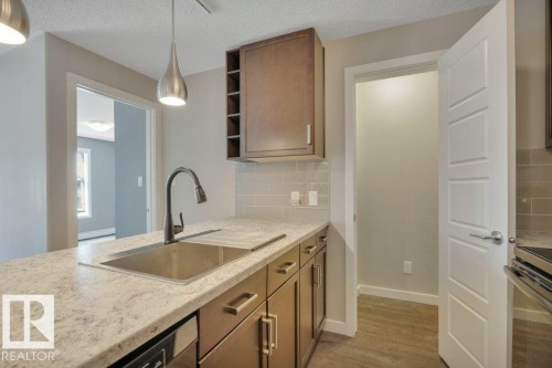 206 5510 Schonsee Drive, Edmonton, AB - Indoor Photo Showing Kitchen