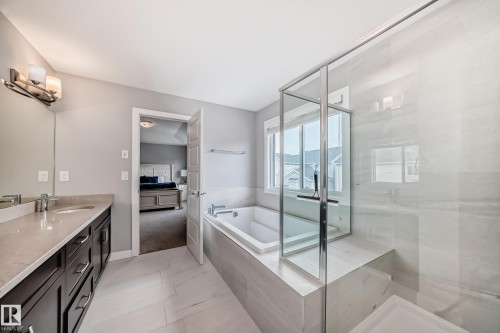 2011 201 Street, Edmonton, AB - Indoor Photo Showing Bathroom
