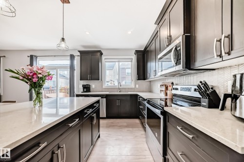2011 201 Street, Edmonton, AB - Indoor Photo Showing Kitchen With Upgraded Kitchen