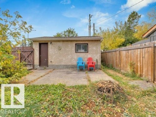 Rear outbuilding with stucco exterior and a composition shingle roof - 3602 50Th Ave, Sylvan Lake, AB - Outdoor