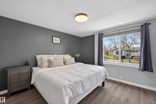 5 Arlington Drive, St. Albert, AB - Indoor Photo Showing Bedroom