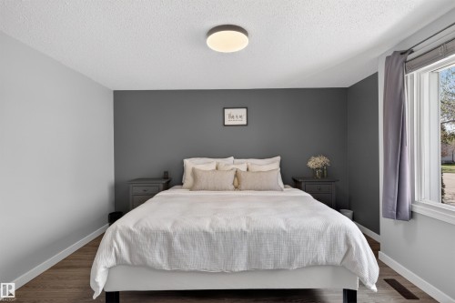 5 Arlington Drive, St. Albert, AB - Indoor Photo Showing Bedroom