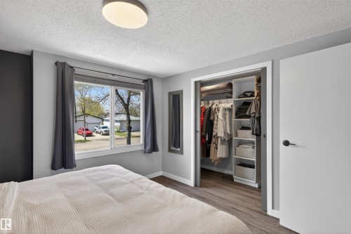 5 Arlington Drive, St. Albert, AB - Indoor Photo Showing Bedroom