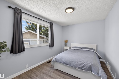 5 Arlington Drive, St. Albert, AB - Indoor Photo Showing Bedroom