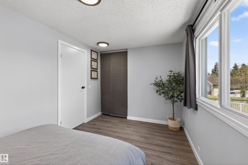 5 Arlington Drive, St. Albert, AB - Indoor Photo Showing Bedroom