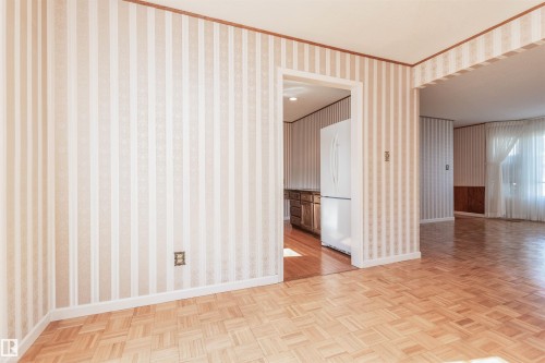 13319 30 Street Nw, Edmonton, AB - Indoor Photo Showing Other Room