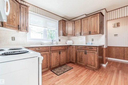 13319 30 Street Nw, Edmonton, AB - Indoor Photo Showing Kitchen