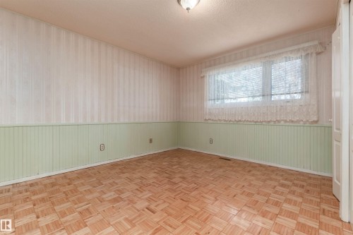 13319 30 Street Nw, Edmonton, AB - Indoor Photo Showing Other Room