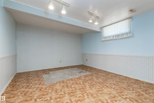 13319 30 Street Nw, Edmonton, AB - Indoor Photo Showing Other Room