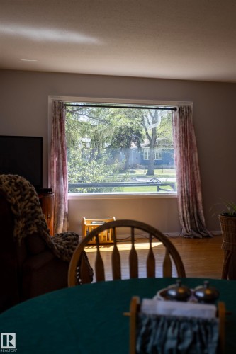 Expansive window featuring exterior landscaping - 10428 68 Avenue, Edmonton, AB - Indoor Photo Showing Bedroom